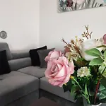 Eva Apartman *